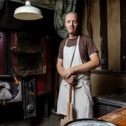 Maxime Suiffer - portrait du paysan boulanger Maxime Suiffer dans son fournil - Thomas Millet 