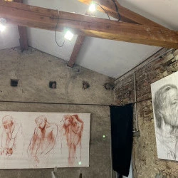 Portrait de Louise Bourgeois et le grand dessin - Fusain sur papier marouflé bois et le grand dessin est feuille libre