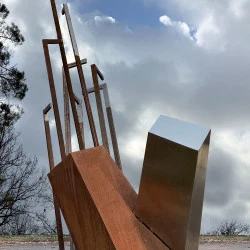 Cristal fantome 4 - acier cor-ten - acier inoxydable - tubes acier h3,30 m - jean suzanne 