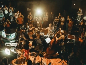 Affiche Festival Jazzèbre : concert jeune public Gros Souffles et Câlins Cordés