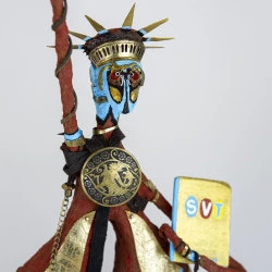 Liberty Clit - 63 X 25 X 25 cm, assemblage ( métal, cuir)