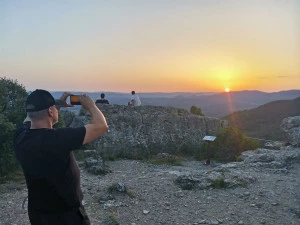 Affiche Balade au Salagou, coucher du soleil et dégustation de vins
