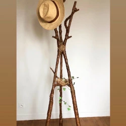 Porte chapeau/foulards - Un trompe l'oeil de branches avec un nid en fil de cuivre pour accueillir clés et portable. - Atelier Anecdotes 