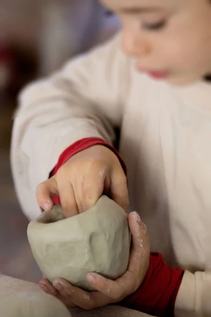 Affiche Ateliers terre Saint-Quentin-la-Poterie