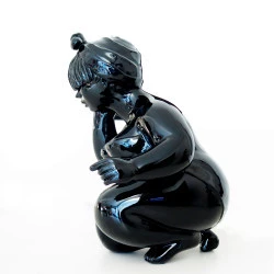 Sculpture résine, écoute le coquillage - Sculpture résine laquée pour intérieur et extérieur, hauteur 1 m, taille humaine, 2015, signée numérotée - Michelle Peyre 