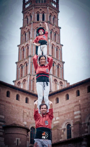 Affiche Représentation de castells sur le parvis de la basilique Saint-Sernin