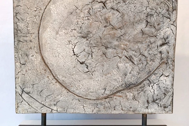 Grand carré blanc - Grès noir + engobes - Cuisson Hte température au bois - Socle 59cm x 55 cm