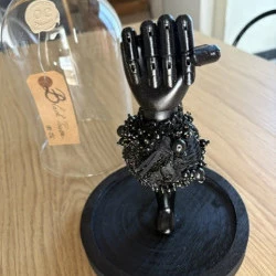 black power - globe verre, porcelaine, main bois et textiles