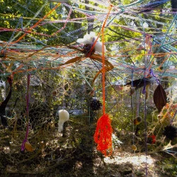 Cabane, faire liens. - 2026. Vue d'exposition. Installation participative. - Centre culturel Henri-Desbals. 
