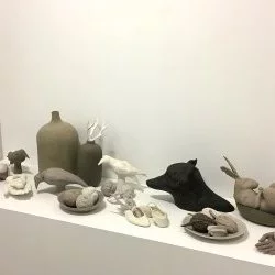 Natures mortes à la tête de loup, Galerie Valérie Delaunay, Paris - porcelaine, jus de rouille - violaine Laveaux 