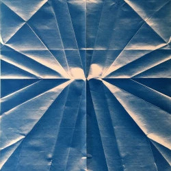 Série Pliés-Dépliés / Avion - Cyanotype sur papier, 50x65 cm