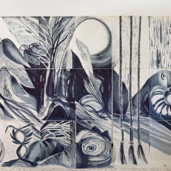 Remonter la rivière de Kurotani, 2024 - Suspension d'un ensemble de 18 feuilles de papier washi de Kurotani (Japon), reliées (84 cm x 66cm) 252 x 396 cm, 2024 - photo par Anna Blomme 