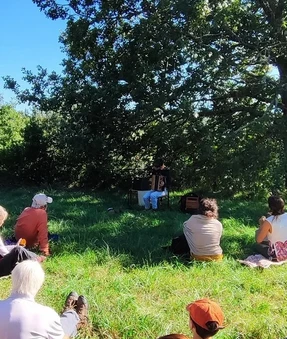 Affiche Chemins faisants - Les Arpenteurs en coproduction avec la mairie d'Aurignac