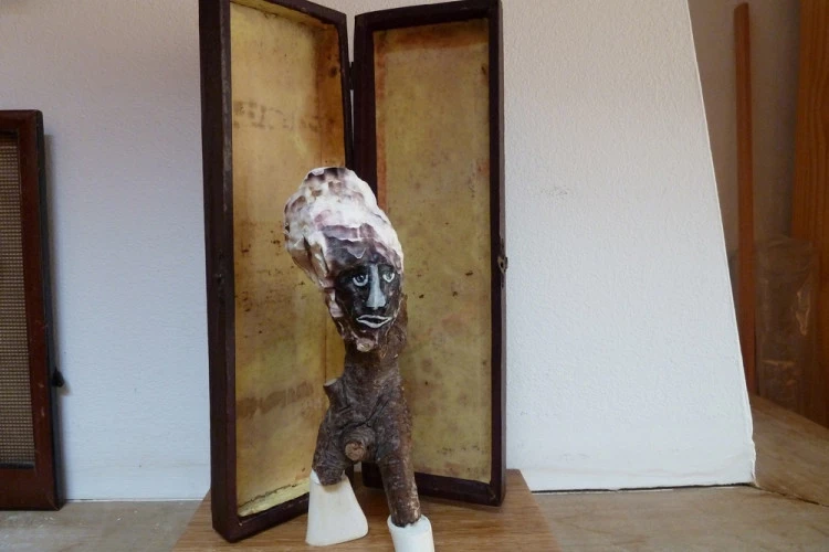 Satyre - Installation huître, boîte et os - Nadine Simon 