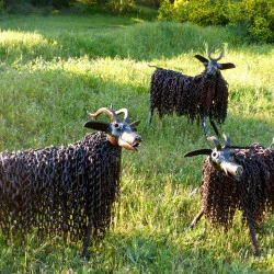 Chèvres au pré- - Sculpture en fer. Hauteur : 0,80m-Longueur : 1m - Annick Ducrot 