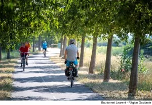 Pour encourager les déplacements à vélo, la Région soutient le développement des pistes cyclables.
