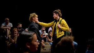 Affiche la tête ailleurs - Cie du Dagor