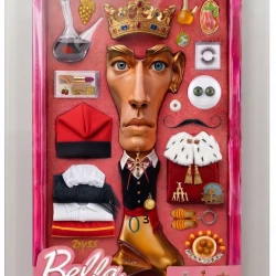 PACKAGE-Coffret-BELLA-Oscar-3.O³-LIMITED-PREMIUM-EDITION-Made-in-Perpignan-By-2nyss - Cette archive numérique est un reliquaire pop, où le spectateur est invité à déconstruire les codes du marketing pour réfléchir à sa propre souveraineté identitaire et à la place de l'IA éthique dans notre monde. C'est un jouet pour adultes qui s'aventure avec l'idée d'être qui l'on veut ou de ce que l'on souhaite devenir. Disponible pour l'instant en impression d'art digitale, Impression 3D et dorure à la feuille en cours - #2nyss @2nyss 
