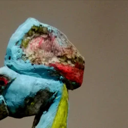 oiseau terre peinte detail - terre cuite, peinture,corde 15cm 2018