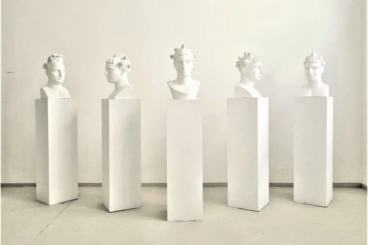 "ION-CALLISTO-NIOBE-SCYLLA-ORION" 2011-2020 - Staturoc et Plastiroc - 300x161 cm. (46x26 cm chaque élément)