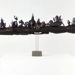 Le courage des oiseaux - Assemblage 155x48x30 cm, 2014
