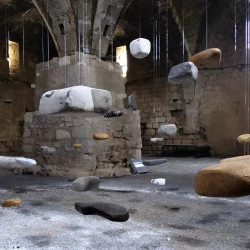 Les suspendues - Installation In situ- Grange cistercienne de Fontcalvy
