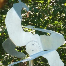 Victorine au mât - tôle d'aluminium découpée - hauteur 4m. - Anne-Marie Guerchet-Jeannin 