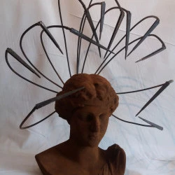 sans titre - technique mixte sur plâtre et poudre de rouille 80 x 50 x 50 cm 2022