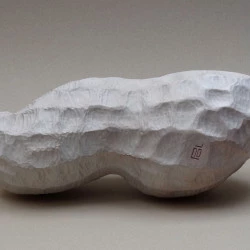 Cacahuete - Sculpture bois de tilleul, 38 x 18 cm - 2012