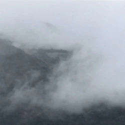 vent des draps chasseur de nuage - tirage argentique,, 20x20, 2019 - Thérèse Pitte 