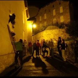 Procession poétique - Performance silencieuse dans un village la nuit
