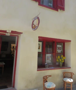 atelier-exposition Art Poésie Mots et couleurs - <p>Rue Rastoul à Sorèze, ruelle donnant sur la rue du Maquis, au centre du village</p>