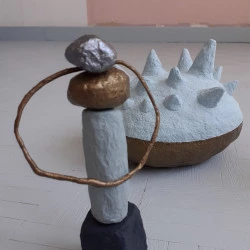 Sans titre - volumes en papier mâché h18cm x l18cm x p16cm / h18cm x l8cm x p4cm - ©odileboutet 