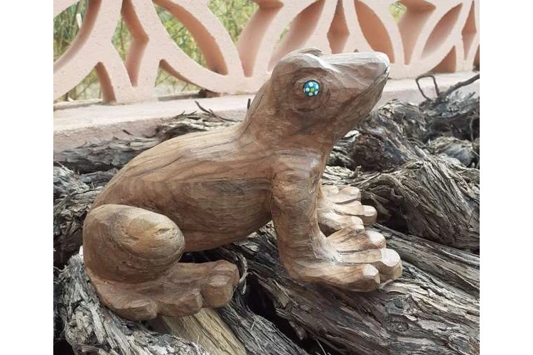 la grenouille - sculpture en noyer