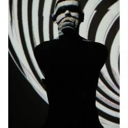 digital Butoh - 2021 Danse interactive. Grace à une kinect et processing, les mouvements du corps générent sons et vidéo. - 1KA ,Fabrice Fourc : code processing/image :iiconolab 
