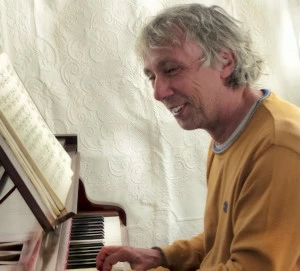 Affiche Les symétries cachées de la musique : mathématiques et beauté par Emmanuel Amiot vendredi 13 mars 2026 19h00 salle du Sénéchal Toulouse