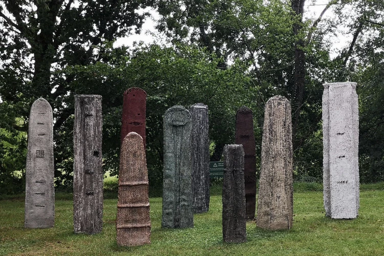 Grande Barque aux Cocons 2014 - 9 m /1m/1m -Métal, filets de pêche, dorure