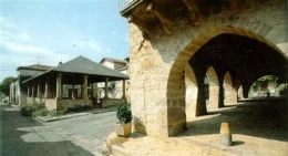 Halle et arcades - <p>à l'occasion de cette ouverture exceptionnelle, invitation d'autres artistes à occuper l'espace alentour</p> - Michel Brassac
