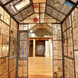 La Maison de Détails (intérieur) - Technique vitrail (verre, plomb, grisaille, fusing) - Leo Amery 