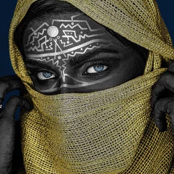 Contradiction - Projet "Social Skin (Peau Sociale)", 2025, Art numérique, Technique mixte digitale, Impression sur plexiglass (série limitée à 5 pièces), 60x90cm - Oktay Kočan 