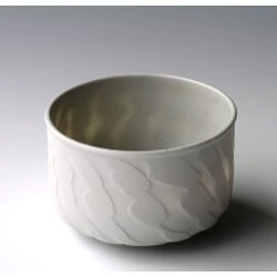 Bol porcelaine sculptée et emaillée - Reserve par gomme laque sur porcelaine cru. - Mels Boom 