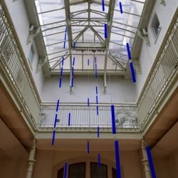 Les valeurs verticales - 4 Sculptures Mobiles de 9 mètre / Thématique Art et justice ( atrium de l'ordre des avocats de perpignan) - Maxime Gralet 