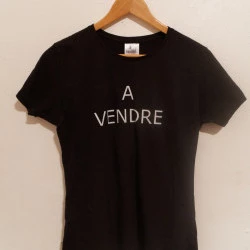 A VENDRE, 2018 - Objet performatif, Art action, durée : indéfini, 2018, A VENDRE - ©pascale ciapp 