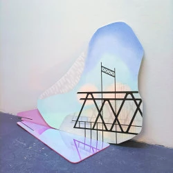 Sans titre, 2025 - Aggloméré, crayon de couleur acrylique, matériaux divers.