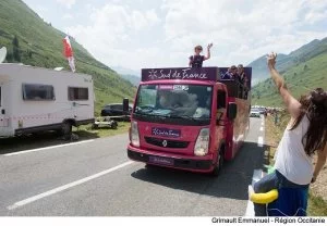 Cette année, deux voitures Sud de France suivront la caravane du Tour de France