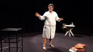 Affiche Tagada soin soin - Les astuces de sioux d'une aide-soignante à l'hôpital du commerce.