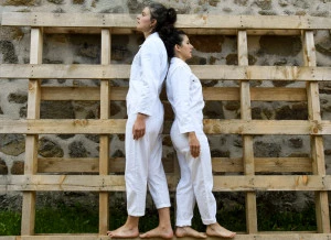 Affiche Arrête, je vois la parole qui circule dans tes yeux - Cie Hors d'Elles - En tournée dans les Cévennes