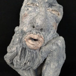 Hors série Tête grise avec deux mains - modelage terre/20 cm/ 2021/ - moi-même 