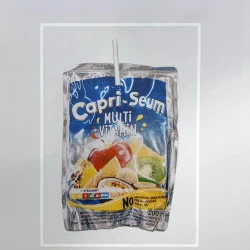 Capri Seum - Risograhie réalisée par le Studio Trame à Sète. Vue de l'exposition Gare Saint Roch, Montpelier, dans le cadre Les chemins du vivant M28, Montpellier, 2025. - Crédit photo Marion Mounic - © Adagp 