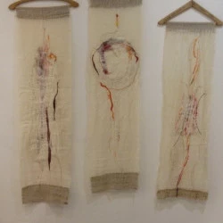 Aux origines du monde et Le troisième sexe - Couture, broderie, feutrage, triptyque symbolisant le masculin et le féminin, et la fécondité agrémenté d'un possible troisième sexe, lin, voile de lin, toile de jute, feutre de laine, fils divers, 2007, 3x124(h)x32(l), Aux origines du monde et Le troisième sexe - Nathalie Larchet 